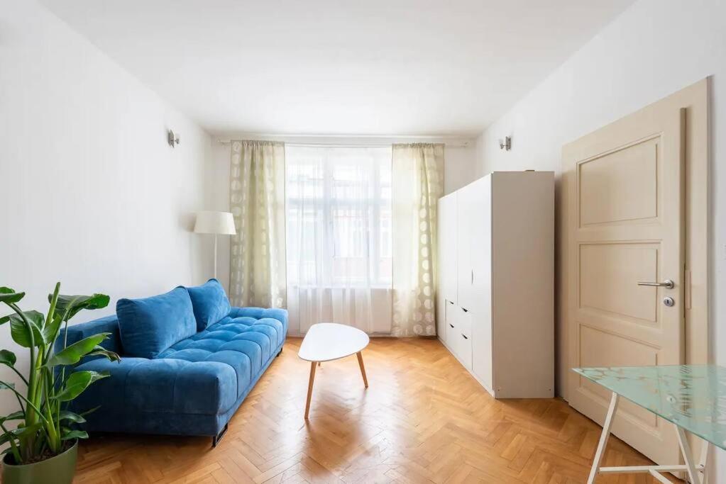 2 Bedrooms Apt Near Wenceslas Sq Prague Exterior photo