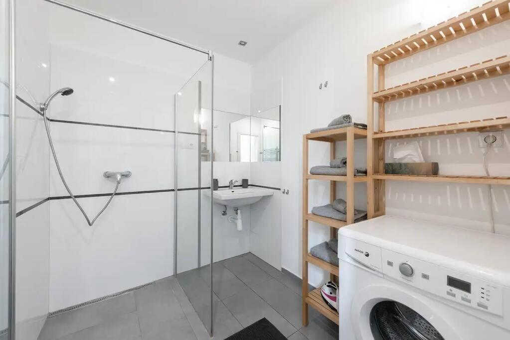 2 Bedrooms Apt Near Wenceslas Sq Prague Exterior photo
